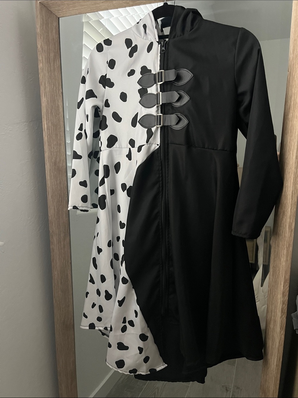 Kids Cruella De Vil Hooded Dress Costume Size 150 11-12 YRs